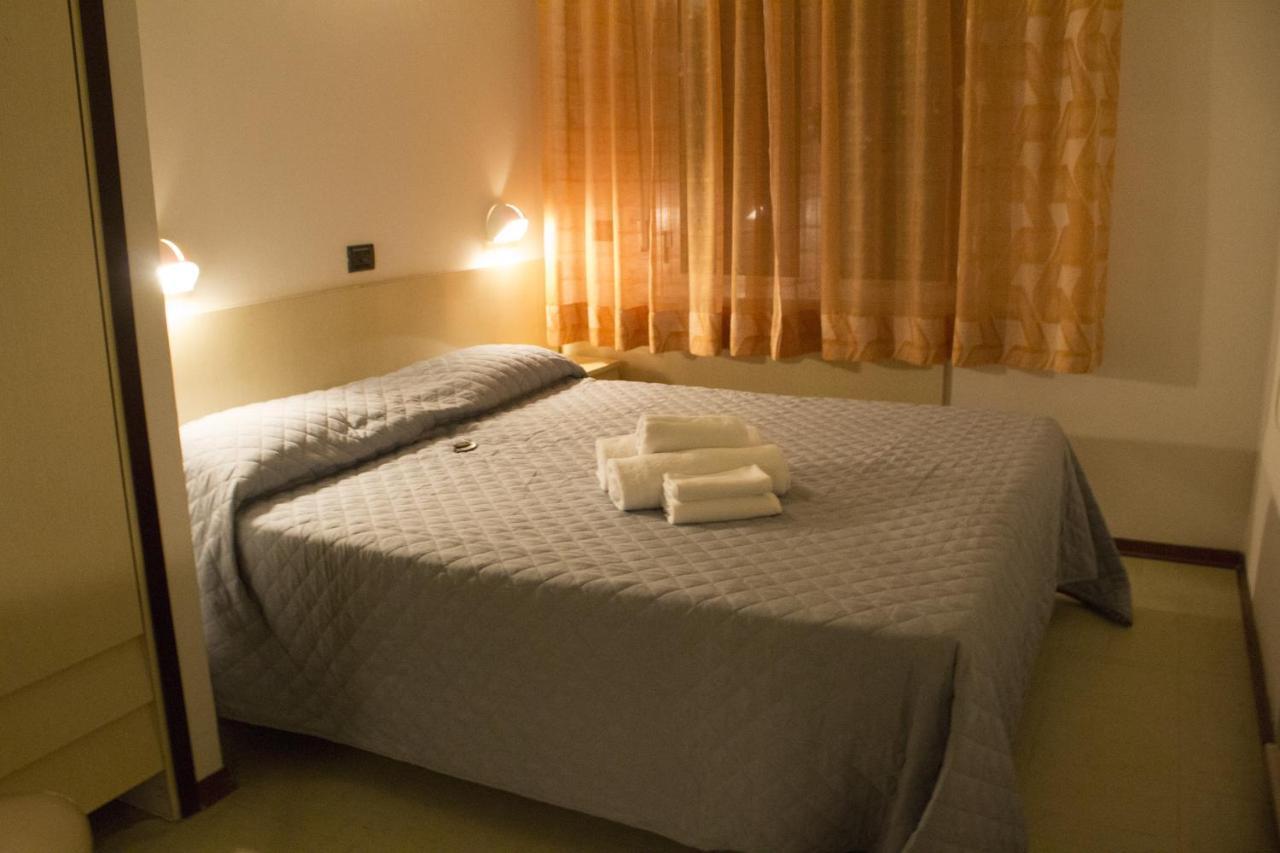 Hotel Sidney Bellaria-Igea Marina Exterior foto